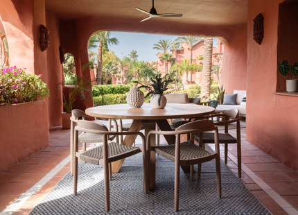 LUJOSO APARTAMENTO EN PRIMERA LINEA DE PLAYA EN VENTA EN ESTEPONA