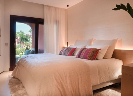LUJOSO APARTAMENTO EN PRIMERA LINEA DE PLAYA EN VENTA EN ESTEPONA