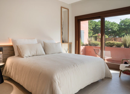 LUJOSO APARTAMENTO EN PRIMERA LINEA DE PLAYA EN VENTA EN ESTEPONA