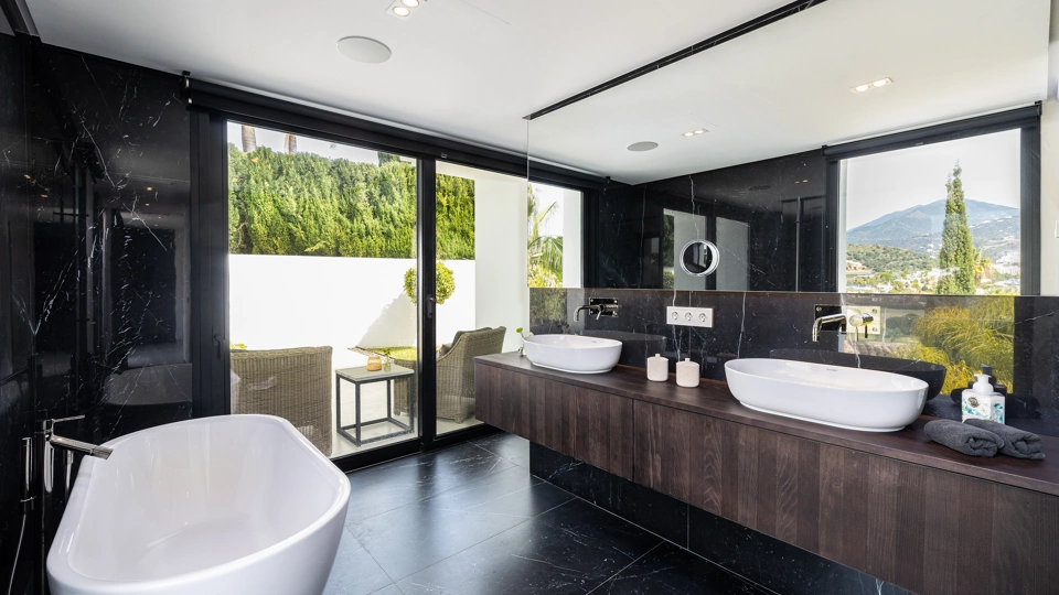 Villa en venta en Los Naranjos Golf, Nueva Andalucia
