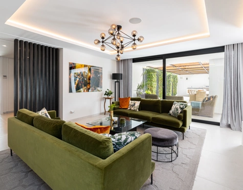 Villa for sale in Los Naranjos Golf, Nueva Andalucia