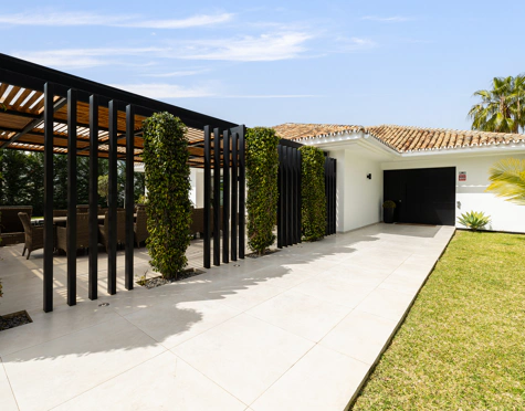 Villa for sale in Los Naranjos Golf, Nueva Andalucia