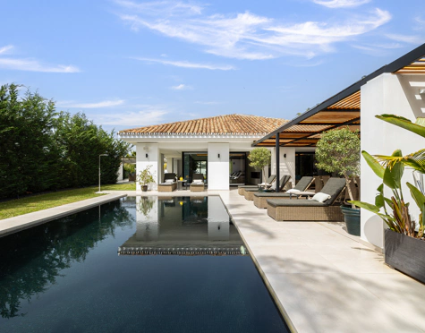 Villa for sale in Los Naranjos Golf, Nueva Andalucia