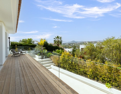 Villa for sale in Los Naranjos Golf, Nueva Andalucia