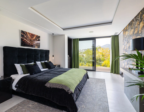 Villa for sale in Los Naranjos Golf, Nueva Andalucia