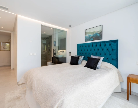 Villa for sale in Los Naranjos Golf, Nueva Andalucia