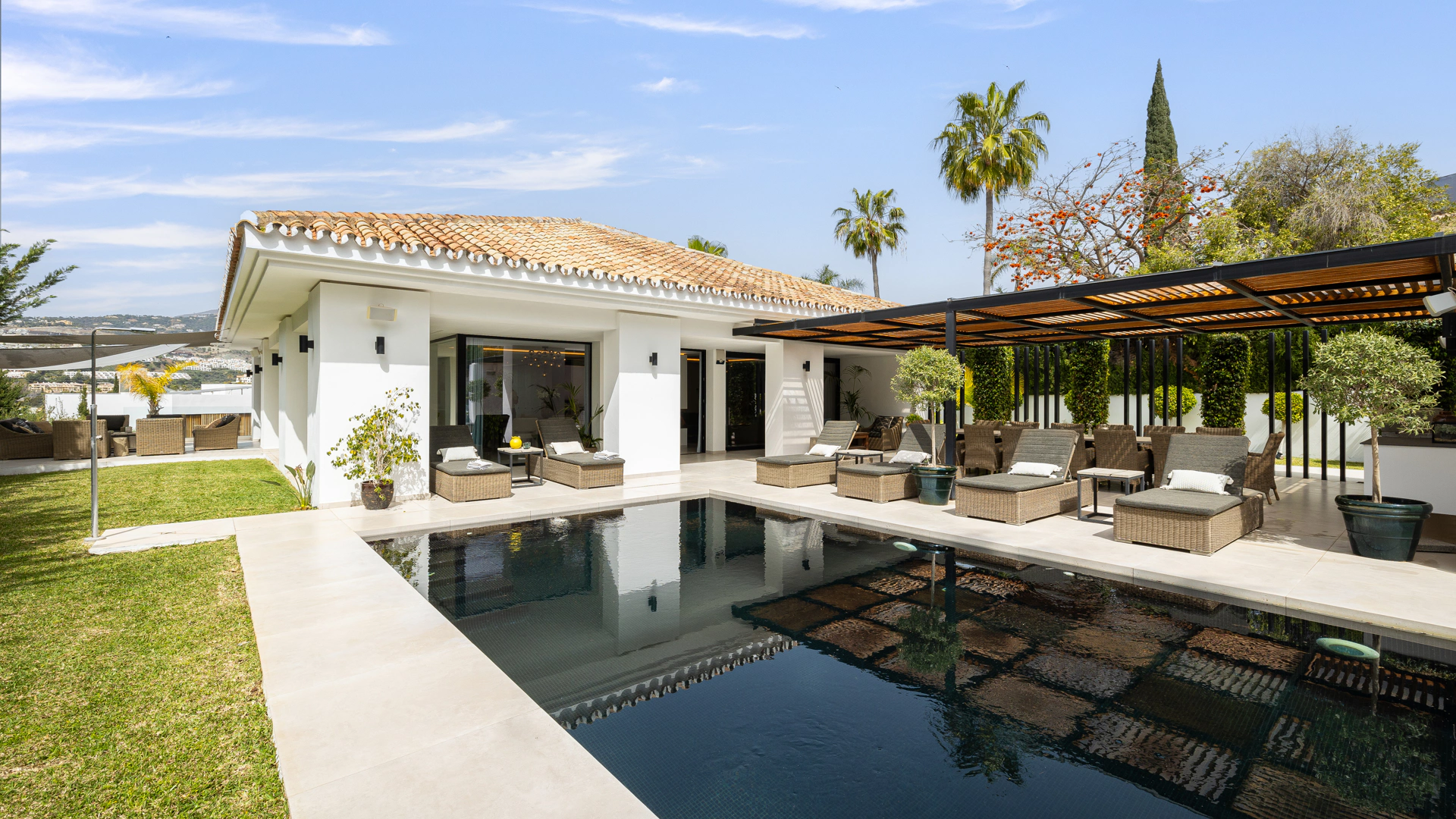 Villa en venta en Los Naranjos Golf, Nueva Andalucia