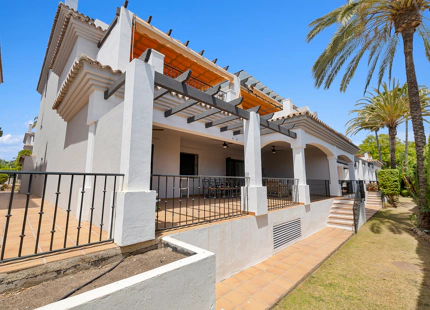 APARTMENT WITH SPACIOUS TERRACE FOR SALE IN SAN PEDRO DE ALCÁNTARA, MARBELLA