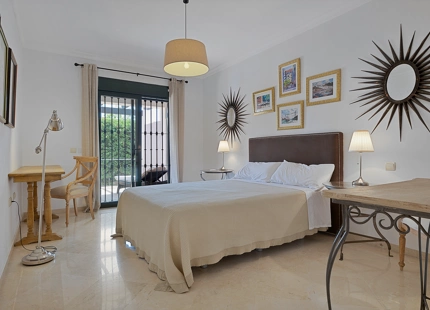 APARTMENT WITH SPACIOUS TERRACE FOR SALE IN SAN PEDRO DE ALCÁNTARA, MARBELLA