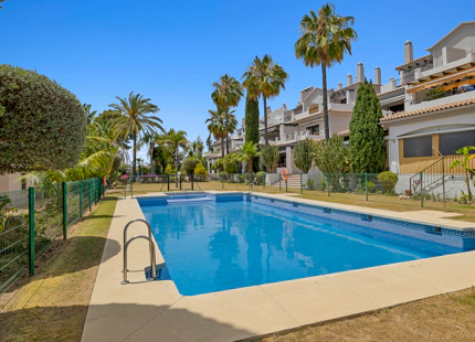 APARTMENT WITH SPACIOUS TERRACE FOR SALE IN SAN PEDRO DE ALCÁNTARA, MARBELLA