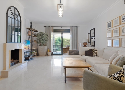 APARTMENT WITH SPACIOUS TERRACE FOR SALE IN SAN PEDRO DE ALCÁNTARA, MARBELLA