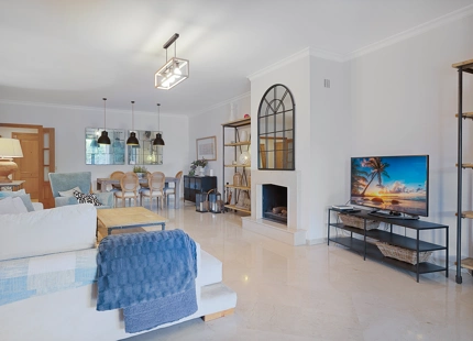 APARTMENT WITH SPACIOUS TERRACE FOR SALE IN SAN PEDRO DE ALCÁNTARA, MARBELLA