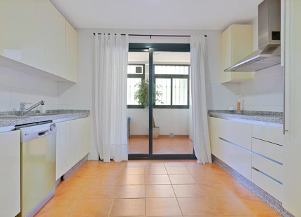 APARTMENT WITH SPACIOUS TERRACE FOR SALE IN SAN PEDRO DE ALCÁNTARA, MARBELLA