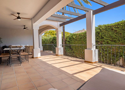APARTMENT WITH SPACIOUS TERRACE FOR SALE IN SAN PEDRO DE ALCÁNTARA, MARBELLA