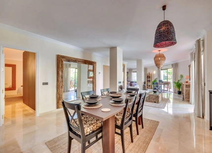GROUND FLOOR BEACHFRONT APARTMENT FOR SALE IN ELVIRIA, MARBELLA EAST