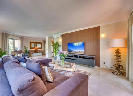 GROUND FLOOR BEACHFRONT APARTMENT FOR SALE IN ELVIRIA, MARBELLA EAST