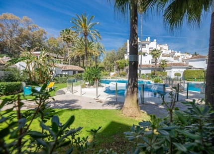 GROUND FLOOR BEACHFRONT APARTMENT FOR SALE IN ELVIRIA, MARBELLA EAST