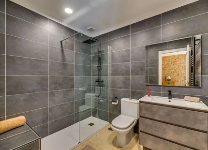 GROUND FLOOR BEACHFRONT APARTMENT FOR SALE IN ELVIRIA, MARBELLA EAST
