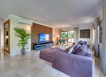 GROUND FLOOR BEACHFRONT APARTMENT FOR SALE IN ELVIRIA, MARBELLA EAST