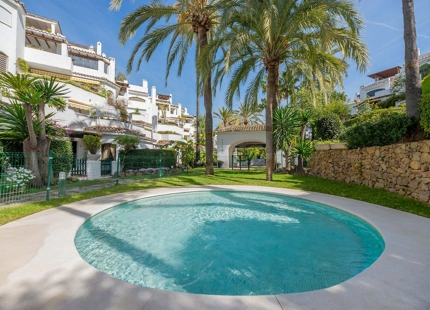 GROUND FLOOR BEACHFRONT APARTMENT FOR SALE IN ELVIRIA, MARBELLA EAST