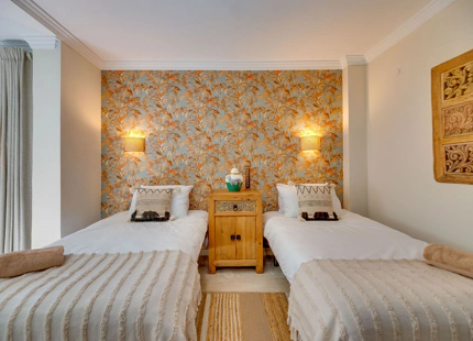 GROUND FLOOR BEACHFRONT APARTMENT FOR SALE IN ELVIRIA, MARBELLA EAST