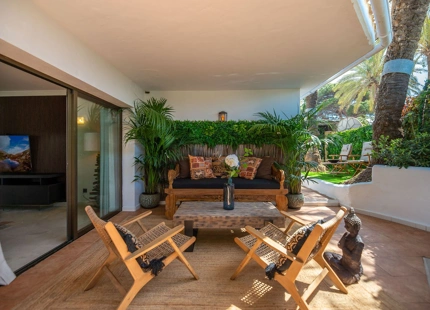 GROUND FLOOR BEACHFRONT APARTMENT FOR SALE IN ELVIRIA, MARBELLA EAST