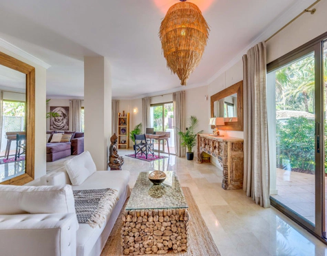 APARTAMENTO EN PLANTA BAJA FRENTE AL MAR EN VENTA EN ELVIRIA, MARBELLA EAST