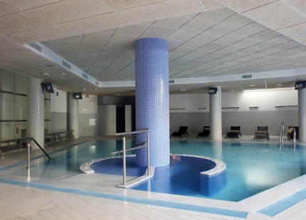 ÁTICO DÚPLEX CON VISTAS AL MAR EN VENTA EN LA NUEVA MILLA DE ORO, ESTEPONA