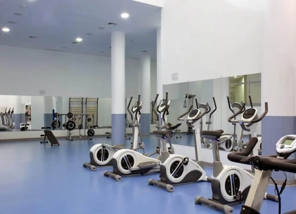 ÁTICO DÚPLEX CON VISTAS AL MAR EN VENTA EN LA NUEVA MILLA DE ORO, ESTEPONA
