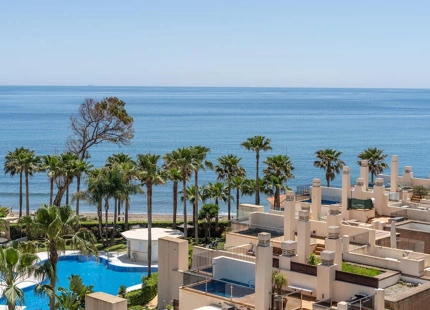 ÁTICO DÚPLEX CON VISTAS AL MAR EN VENTA EN LA NUEVA MILLA DE ORO, ESTEPONA