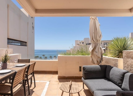 ÁTICO DÚPLEX CON VISTAS AL MAR EN VENTA EN LA NUEVA MILLA DE ORO, ESTEPONA