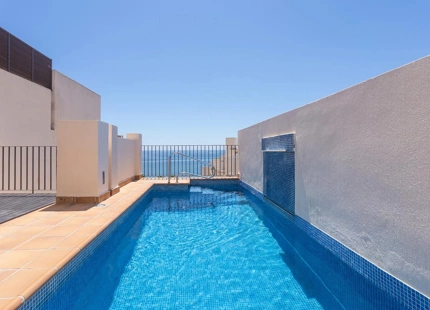 ÁTICO DÚPLEX CON VISTAS AL MAR EN VENTA EN LA NUEVA MILLA DE ORO, ESTEPONA
