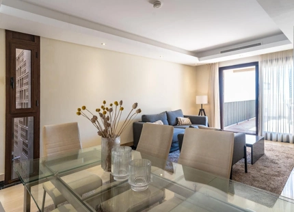 ÁTICO DÚPLEX CON VISTAS AL MAR EN VENTA EN LA NUEVA MILLA DE ORO, ESTEPONA
