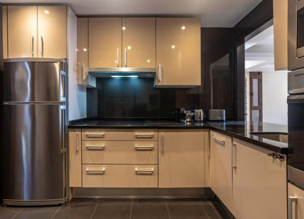 ÁTICO DÚPLEX CON VISTAS AL MAR EN VENTA EN LA NUEVA MILLA DE ORO, ESTEPONA