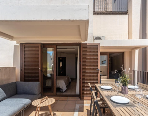 ÁTICO DÚPLEX CON VISTAS AL MAR EN VENTA EN LA NUEVA MILLA DE ORO, ESTEPONA