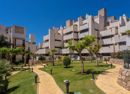 ÁTICO DÚPLEX CON VISTAS AL MAR EN VENTA EN LA NUEVA MILLA DE ORO, ESTEPONA