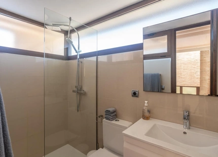 ÁTICO DÚPLEX CON VISTAS AL MAR EN VENTA EN LA NUEVA MILLA DE ORO, ESTEPONA