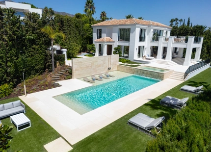 VILLA DE LUJO DE 6 DORMITORIOS CON VISTAS PANORÁMICAS AL MAR EN SIERRA BLANCA