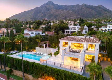 VILLA DE LUJO DE 6 DORMITORIOS CON VISTAS PANORÁMICAS AL MAR EN SIERRA BLANCA