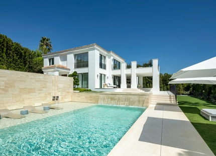 VILLA DE LUJO DE 6 DORMITORIOS CON VISTAS PANORÁMICAS AL MAR EN SIERRA BLANCA