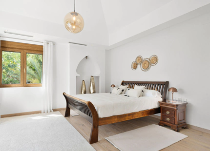 ELEGANT ANDALUSIAN-STYLE LUXURY VILLA IN EL PARAISO ALTO, ESTEPONA