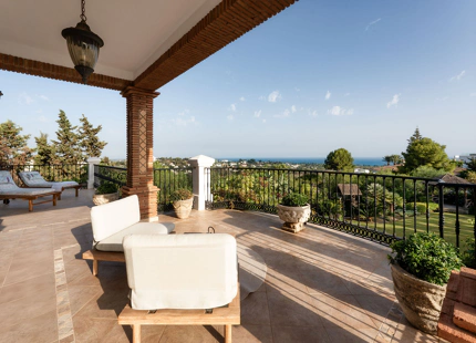 ELEGANT ANDALUSIAN-STYLE LUXURY VILLA IN EL PARAISO ALTO, ESTEPONA