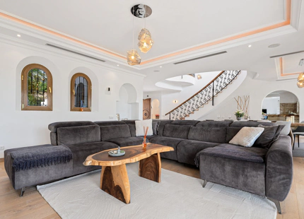 ELEGANT ANDALUSIAN-STYLE LUXURY VILLA IN EL PARAISO ALTO, ESTEPONA