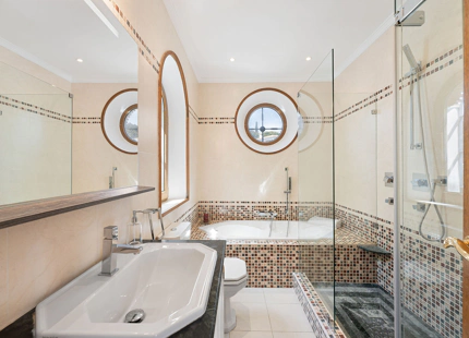 ELEGANT ANDALUSIAN-STYLE LUXURY VILLA IN EL PARAISO ALTO, ESTEPONA