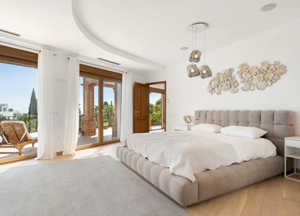 ELEGANT ANDALUSIAN-STYLE LUXURY VILLA IN EL PARAISO ALTO, ESTEPONA