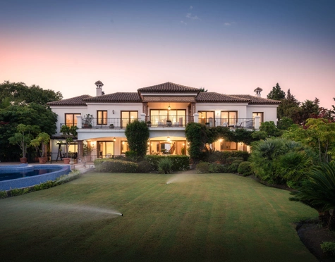 Villa for sale in El Paraiso, Estepona East