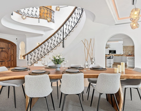 Villa for sale in El Paraiso, Estepona East