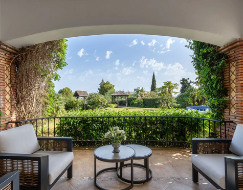 Villa for sale in El Paraiso, Estepona East