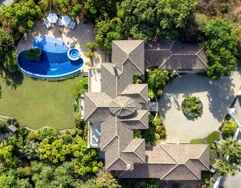 Villa for sale in El Paraiso, Estepona East