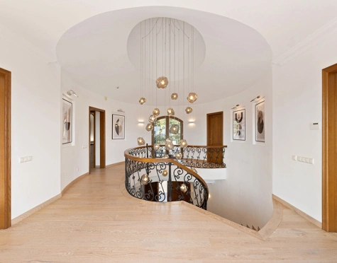 Villa for sale in El Paraiso, Estepona East